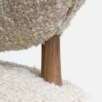 <a href="https://www.galeriegosserez.com/artistes/donnersberg-emma.html">Emma Donnersberg</a> - Cloud Chair Stratus - Chêne/Ava